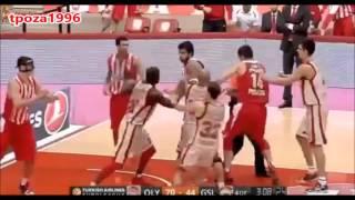 Mensah Bonsu vs. Mirza Begic FIGHT (Olympiacos BC 72-54 Galatasaray BC)