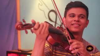 Una ejecución magistral en violín del Éxito "A Que Jugamos"