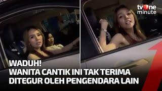 Diduga Lawan Arah, Pengendara Wanita Ini Emosi! | tvOne Minute