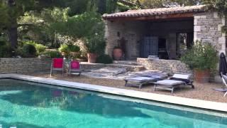 Jardin secret en Provence - villa en pierre en position dominante