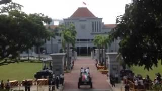 Gun carriage bearing Mr Lee Kuan Yew enters parliament