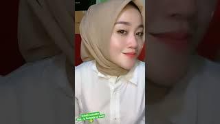 Uups    maap g sengaja kebukaa aulia salsa marpaung short