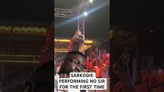 Sarkodie performing No Sir on stage for the first time at Green lounge in Tema