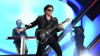  Journey Forced to Stop ‘Don’t Stop Believin'’ Mid-Song Due to Fire! 