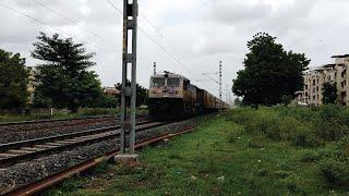 22717/18 | Rajkot - Secunderabad SF Express | Speed | Aggressive WDP4 Loco | #MrRailroad #railway