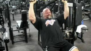 WWE Wrestler Terry "The Warlord" Presses 440 lbs For Reps (Shoulder Press Machine)