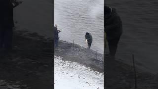 Лютая Раздача на Москва Реке в декабре #fishing #рыбалка