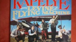 Kapelye - A Glezele Mashke (Yiddish Song)