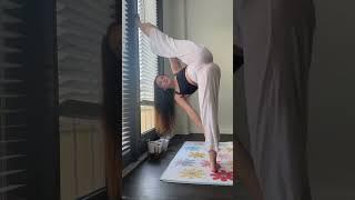 ‍️ #flexibility #stretching #yoga #yogagirl #flexible #homeworkout #new #workout