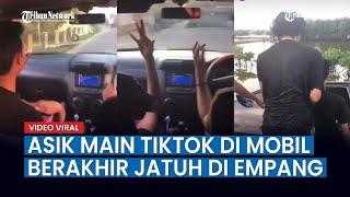 VIRAL, Asik Main Tiktok Sambil Bawa Mobil, Akhirnya Jatuh Ke Empang