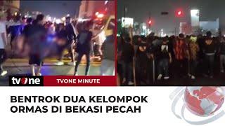 Dua ormas di Bekasi Bentrok, Diduga Rebutan Pengelolaan Pasar Tumpah | tvOne Minute