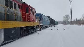 Прибытие Тепловозов 2ТЭ10М-2129 ЧМЭ3-2092 С Грузовым Составом На Станцию Металлист