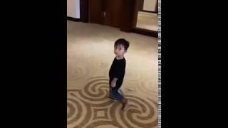 Kids : The Little boy walk around the hotel...@anak kecil jalan-jalan di hotel....