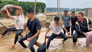 Single Plank Bridge Challenge: Encounter on a narrow road, the brave man wins the man's simple happ