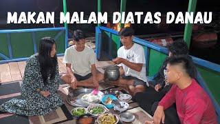 Menginap di Rumah Terapung dan Makan Malam Nikmat! Rasakan Nikmatnya Hidangan Sunda di Atas Danau