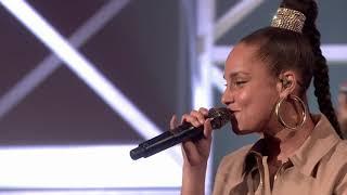Alicia Keys - Underdog [Live on Graham Norton] HD