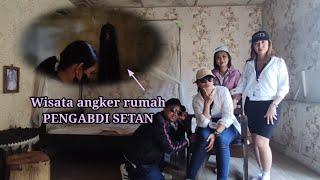 Explorer rumah pengabdi setan