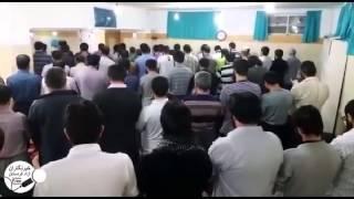خواندن نماز جنازه به صورت غیابی توسط زندانیان رجایی شهر بعد از اعدام 6 هم بند خود