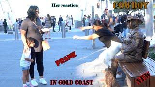 #Cowboy_prank in Gold Coast. super reactions.statue prank