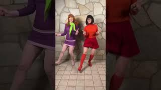 How many Scooby snacks do we get? (w/ Alina.cosplay) #scoobydoo #cosplayers #daphne #velma #cosplay