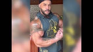 FLEX SHOW #bodybuilder #flex #flexing #pumped #big #hugemuscles #hotguys #arms #armsday #gym #veins