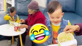 Grandma makes homemade instant noodles to trick her foodie great-grandson!#funny#Cutebaby