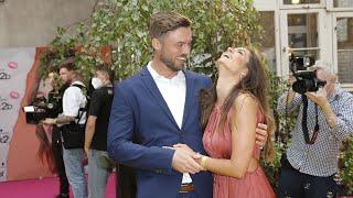 Total verturtelt: Niko und Michèle verliebt auf erstem Event