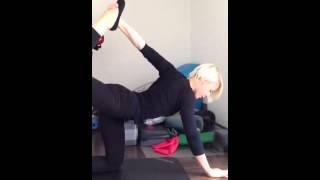 LaraFit - crossover balance stretch