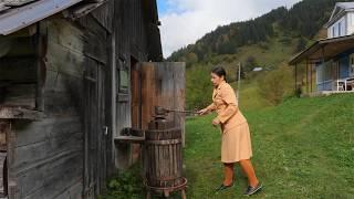 Far from Civilization: Woman Uses 100-Year-Old Juicer to Make Apple Juice