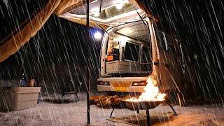 【冬の車中泊】雨降る雪上で車中泊。軽自動車で1人夜を明かす。