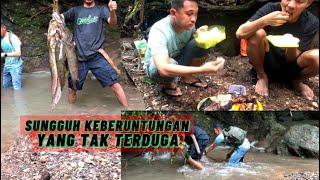 GAK NYANGKA SUNGAI KECIL INI DIHUNI OLEH MONSTER AIR TAWAR