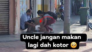 Uncle Ini Nak Makan Nasi Yang Sudah Terjatuh. Apa Reaksi Orang Ramai? (Feat AKM) | Social Experiment