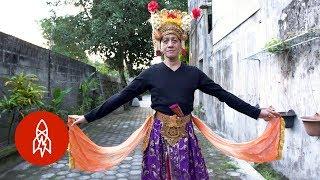 Indonesia’s Tradition of Cross-Gender Dancing