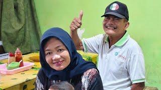 Ini adalah moment makan bersama Mbah kung sebulan yang lalu, sekarang Mbah kung sudah tenang