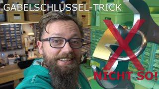 Wie man ein Vorhängeschloss mit Maulschlüssel richtig öffnet. Der bessere Schraubenschlüssel-Trick