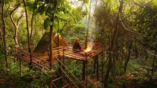 Build Tree House Bushcraft Time Alone On Survival,Shelter To Survive in a HIGH FLOOD RISK ZONE