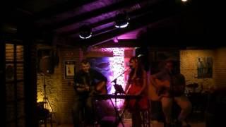 Maika Lavera (acoustic trio) "Let me down easy" cover at Jabeque (Almuñecar - Granada)