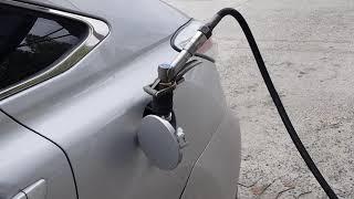 Процесс заправки автомобиля газом на АГЗС