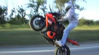 Suzuki GSXR Gixxer 1000 -  stand up wheelie on highway