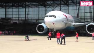 Weltrekord: Franz Müllner zieht eine Boeing 777