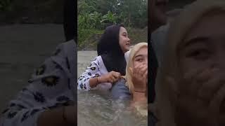 Gadis Desa Cantik Mandi Di Sungai