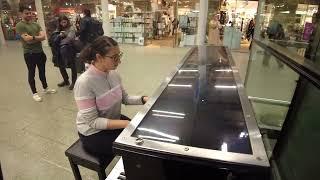 Jaw-Dropping Piano Mashup by Girl Leaves Onlookers Speechless