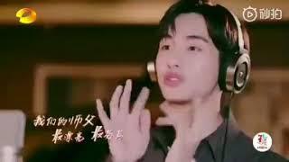 Winwin singing in Chinese for 17 seconds.