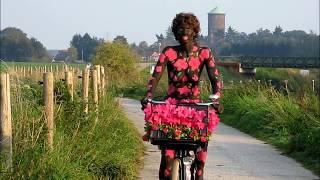 Art video: Flowergirl - bodypainting by Amit Bar.  EDSA content.