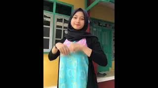 cewek jilbab hitam goyang tiktok mantap #shorts