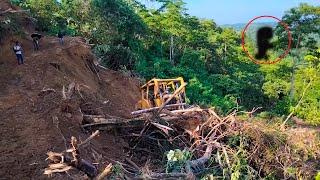 Very Extreme! D6r XL Bulldozer Operator Builds New Road in the extreme area