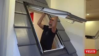 Activating/deactivating the spring on a VELUX top hung roof window