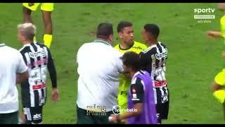 Briga entre Paulinho e Marcos Rocha