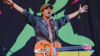 Manu Chao - La primavera / Me gustas tu - (Live at Glastonbury 2008)