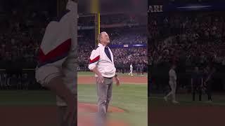 President George W. Bush throws out first pitch at World Series  ️ #worldseries